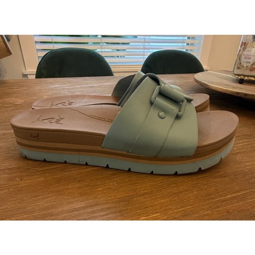 Reef Women’s Cushion Vista Hi Slide Sandals Size 11 Sage Green Platform Buckle - Picture 2 of 5
